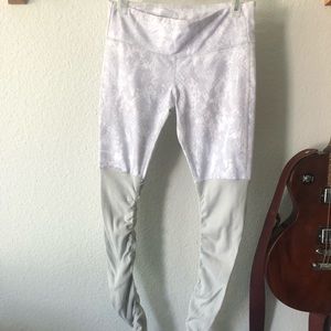 ALO GODESS LEGGINGS SIZE SMALL